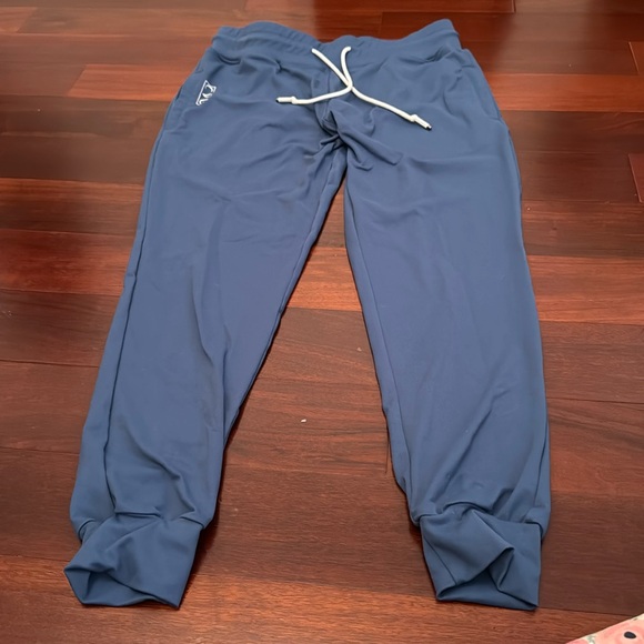 CVG 4 Pair Warm Cozy Sweatpants Size Large 
I will Separate 😊 - Picture 2 of 8